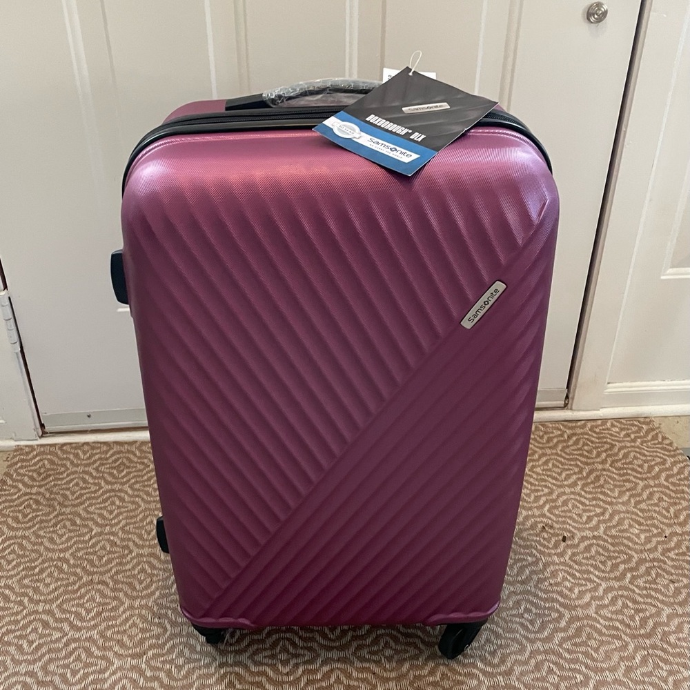 Brand new 24 inch Samsonite suitcase hardcase.